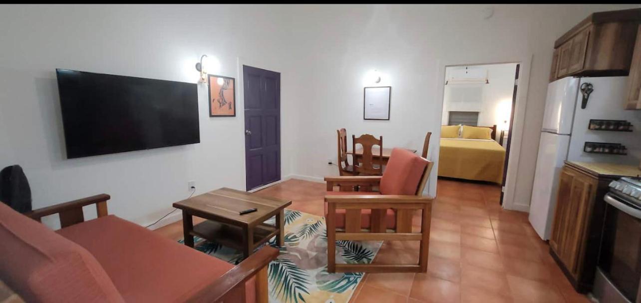 Alux House Hotel Placencia Exterior foto
