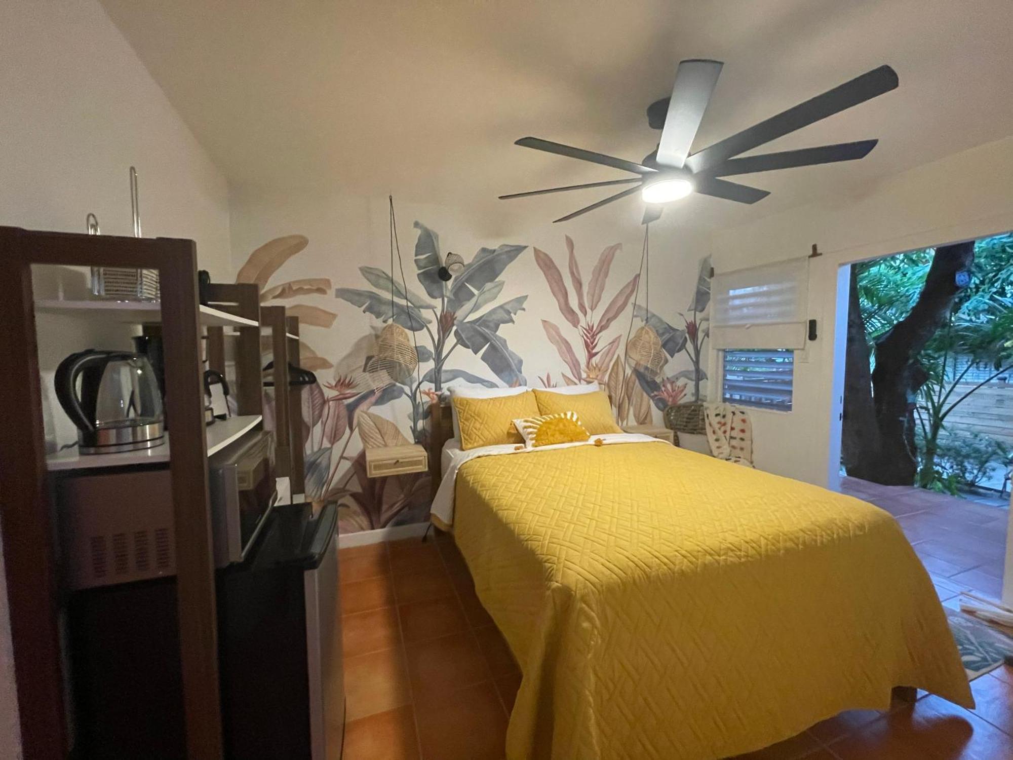 Alux House Hotel Placencia Exterior foto